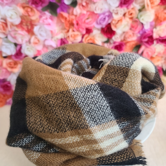 Plaid long Scarf - Picture 2 of 3